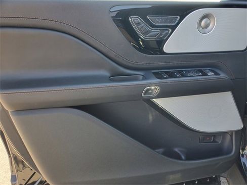 Certified 2025 Lincoln Aviator Black Label image 12