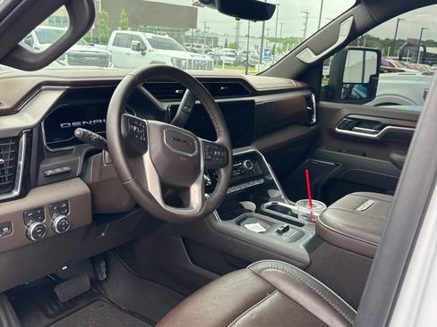 Used 2025 GMC Sierra 2500 Denali w/ Denali Reserve Package AWD/4WD image 5