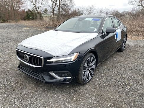 Certified 2023 Volvo S60 B5 Ultimate w/ Climate Package image 4