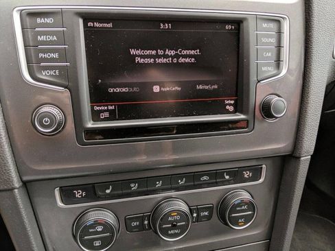 Used 2016 Volkswagen e-Golf SE w/ DC Fast Charging Package image 12