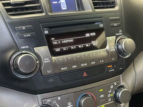 Used 2012 Toyota Highlander 4WD w/ Tech Pkg image 29