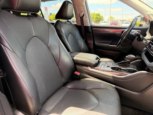 Used 2022 Toyota Highlander Limited AWD/4WD image 18