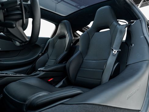 Used 2023 McLaren GT RWD image 4