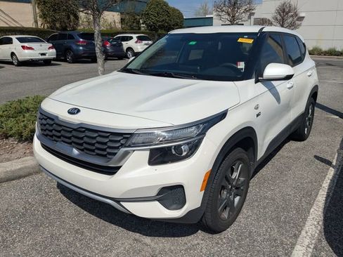 Used 2021 Kia Seltos LX image 2