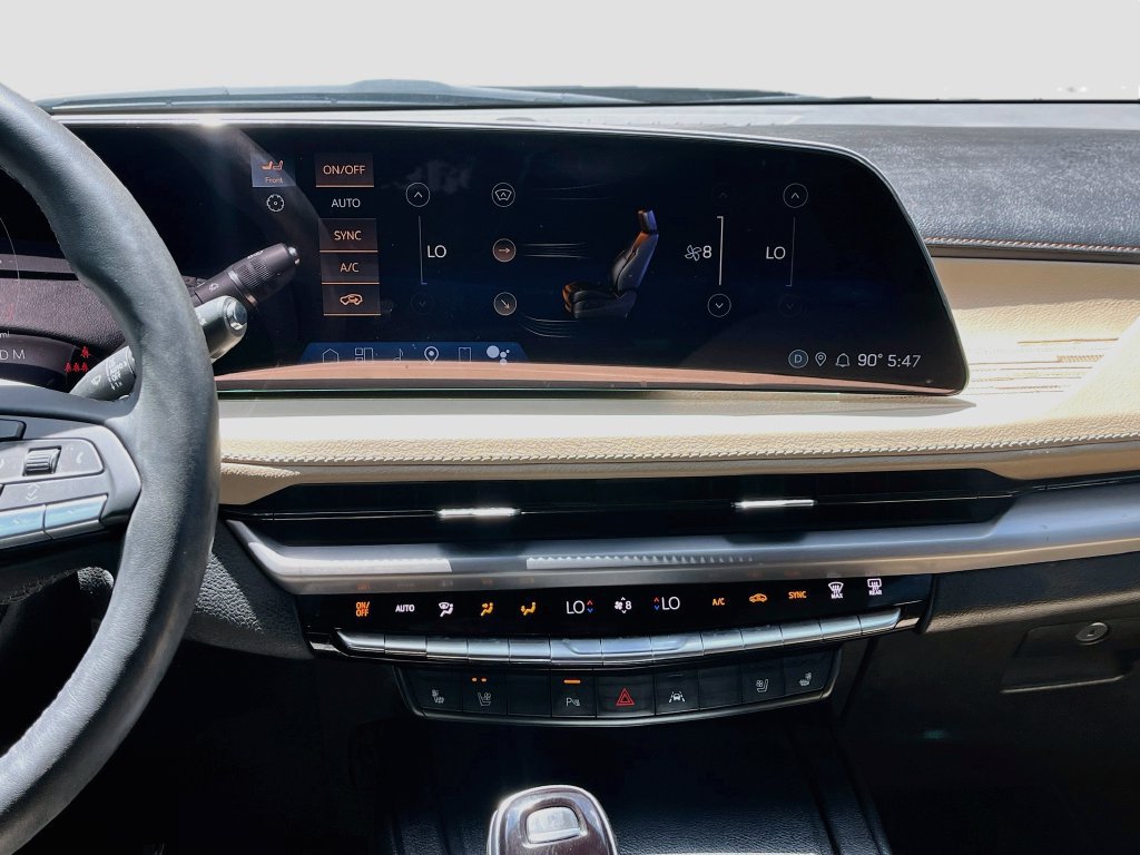 Used 2025 Cadillac XT4 Premium Luxury FWD image 15