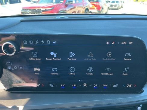 Used 2025 Chevrolet Traverse LT image 29