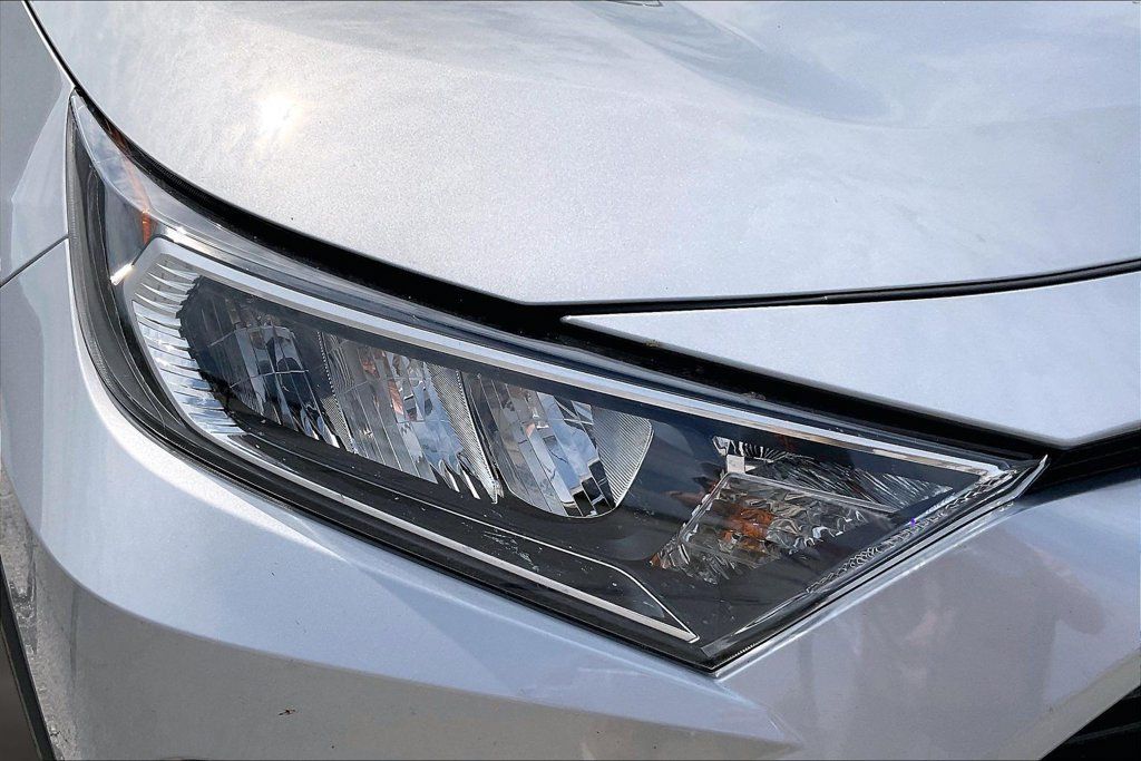 Used 2019 Toyota RAV4 XLE FWD image 31