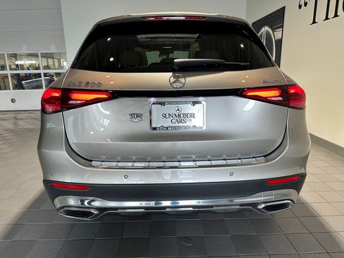 Used 2024 Mercedes-Benz GLC 300 4MATIC image 5
