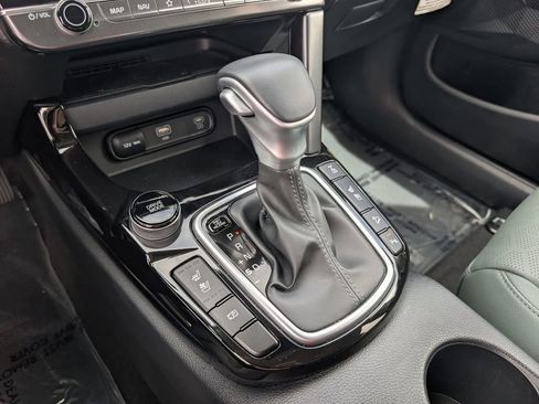 Certified 2025 Kia Seltos SX w/ SX Sunroof Package image 31