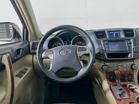 Used 2013 Toyota Highlander Limited image 17