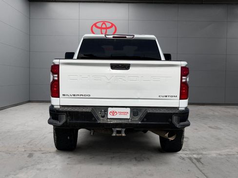 Used 2024 Chevrolet Silverado 2500 Custom w/ Custom Value Package image 4