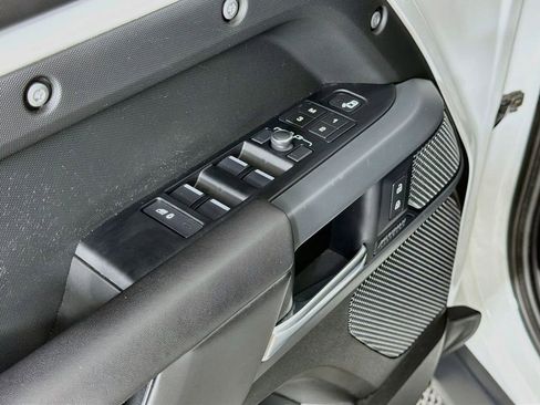 Used 2022 Land Rover Defender 110 X-Dynamic HSE AWD/4WD image 18