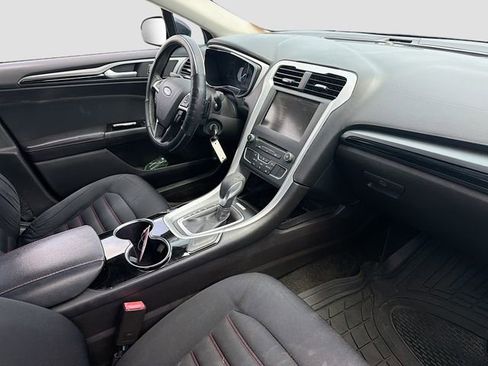 Used 2016 Ford Fusion SE image 12