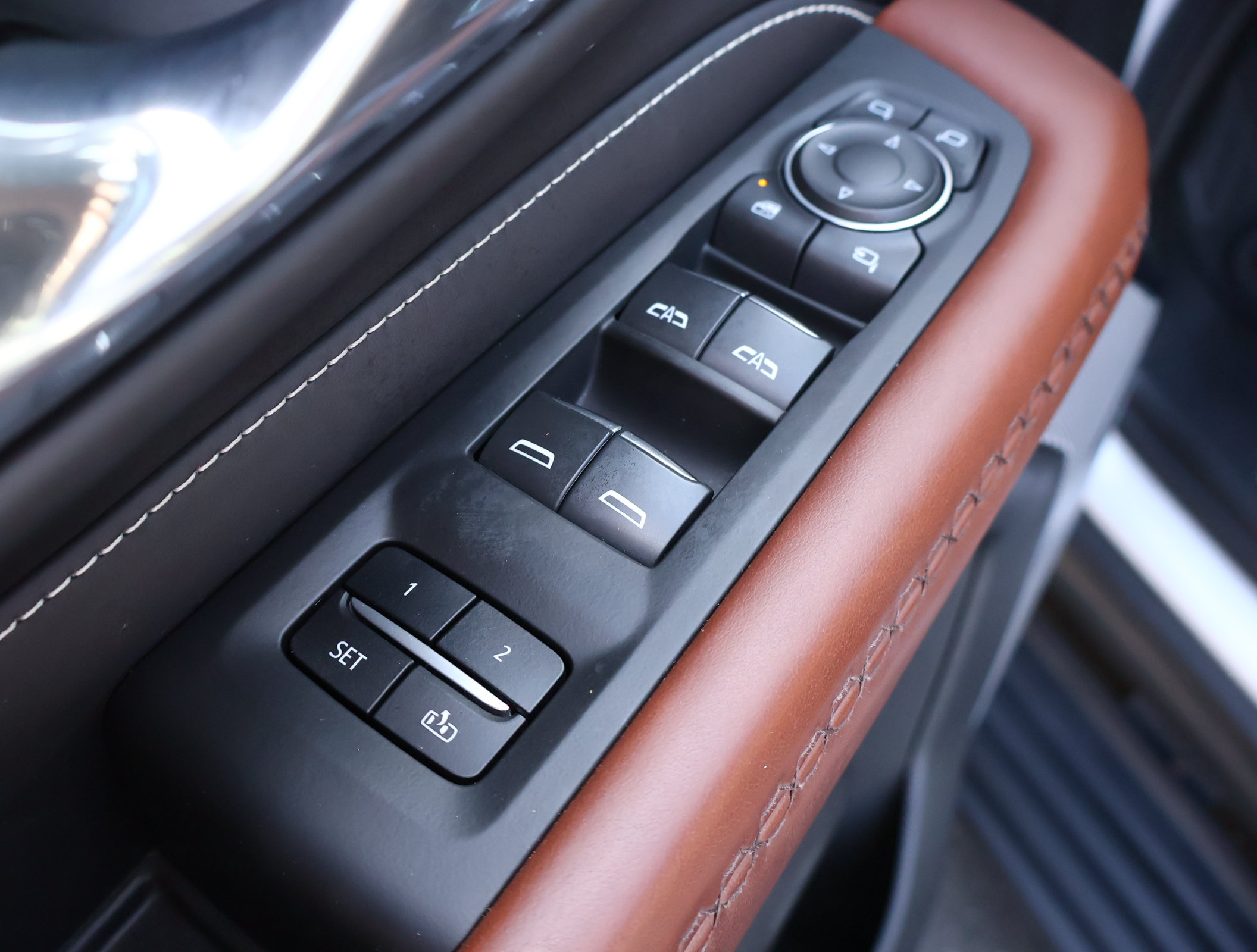 Used 2023 GMC Yukon Denali Ultimate AWD/4WD image 8