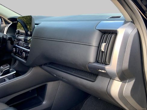Used 2024 Nissan Pathfinder SL w/ SL Premium Package FWD image 19