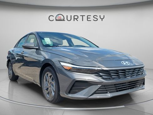 New 2025 Hyundai Elantra Hybrid FWD image 6
