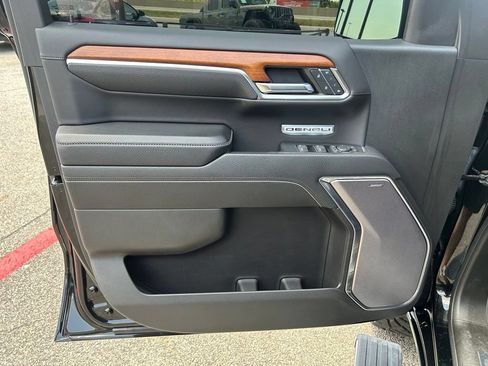 Used 2022 GMC Sierra 1500 Denali w/ Technology Package AWD/4WD image 12