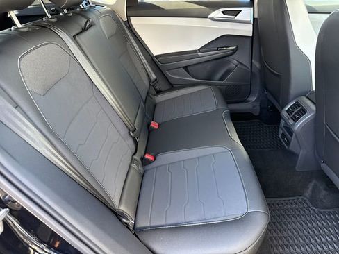 Used 2025 Volkswagen Taos SE image 18