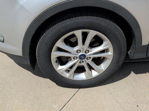 Used 2017 Ford Escape SE w/ Equipment Group 201A FWD image 33