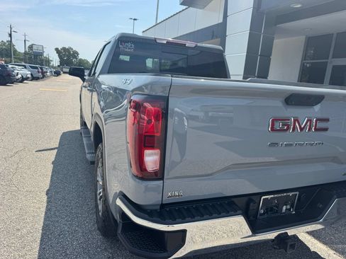 Certified 2024 GMC Sierra 1500 SLE w/ Preferred Package AWD/4WD image 15