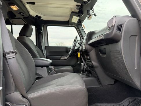 Used 2018 Jeep Wrangler Unlimited Sport S image 14