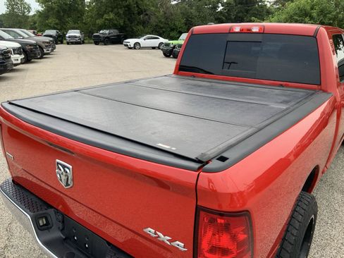 Used 2019 RAM 1500 Classic SLT AWD/4WD image 14