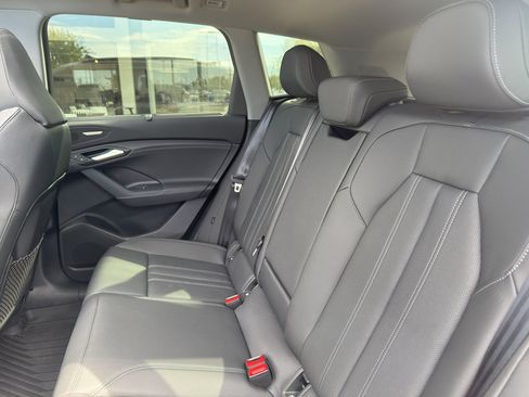 Used 2025 Audi Q6 e-tron Premium Plus image 15