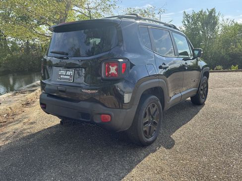 Used 2018 Jeep Renegade Trailhawk image 4