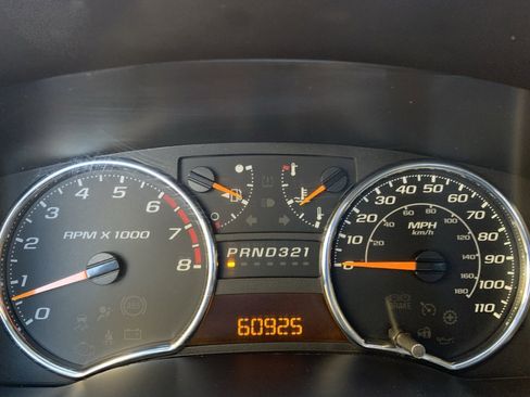 Used 2011 GMC Canyon SLE image 2