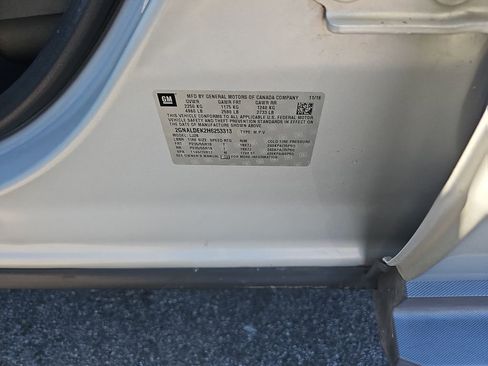 Used 2017 Chevrolet Equinox Premier FWD image 31