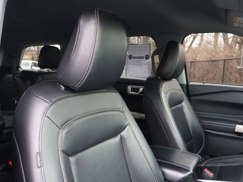 Used 2022 Ford Explorer XLT w/ Equipment Group 202A image 38