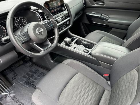 Used 2025 Nissan Pathfinder SV AWD/4WD image 10