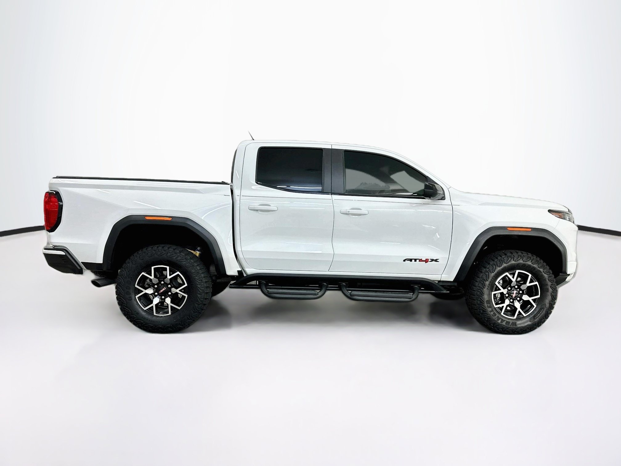 Used 2024 GMC Canyon AT4X AWD/4WD image 10