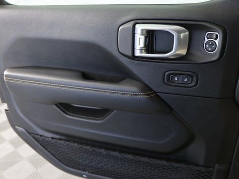 Used 2025 Jeep Wrangler Sahara image 25