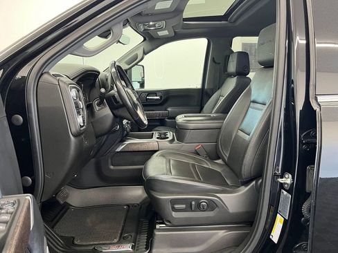 Used 2022 GMC Sierra 2500 Denali w/ Denali Black Diamond Edition AWD/4WD image 4