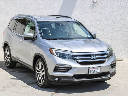 Used 2018 Honda Pilot Touring image 3