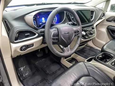 Used 2022 Chrysler Pacifica Touring-L FWD image 11