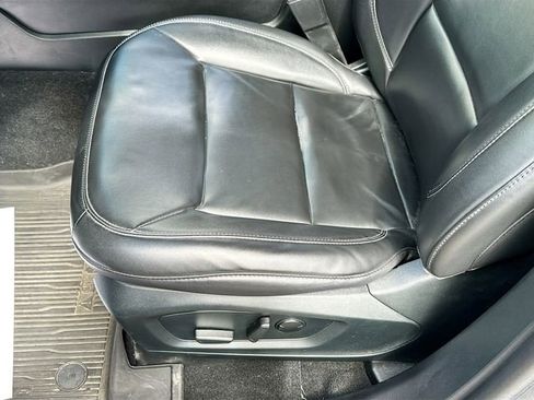 Used 2022 Ford Explorer XLT w/ Equipment Group 202A AWD/4WD image 20
