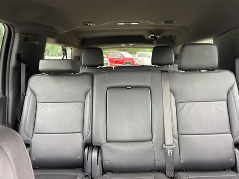 Used 2025 Chevrolet Suburban Z71 AWD/4WD image 36