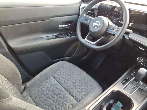 Used 2025 Nissan Kicks SV FWD image 10