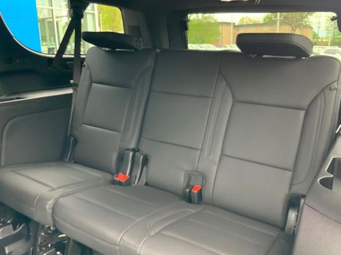 New 2026 Chevrolet Suburban LT AWD/4WD image 12