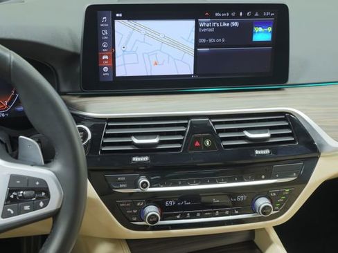 Used 2021 BMW 530i w/ M Sport Package image 16