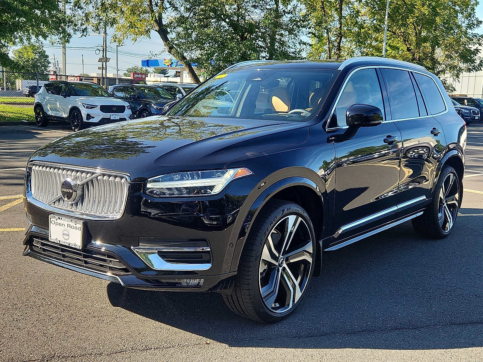 Certified 2024 Volvo XC90 B6 Ultimate w/ Protection Package AWD/4WD image 3