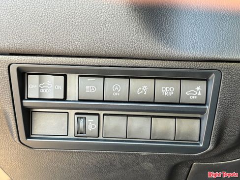 Certified 2025 Toyota Tundra Limited AWD/4WD image 30