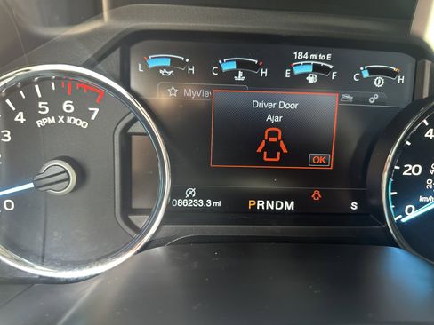 Used 2018 Ford F150 Lariat w/ Equipment Group 502A Luxury AWD/4WD image 12
