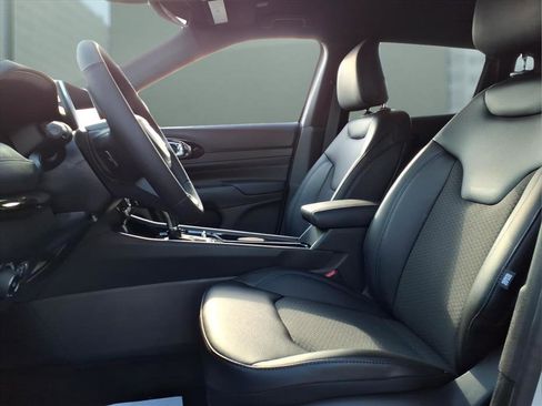 New 2026 Jeep Compass Latitude AWD/4WD image 11