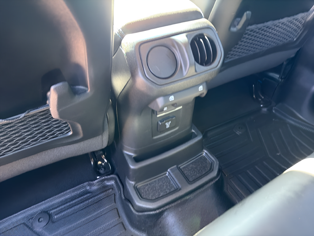 Used 2024 Jeep Wrangler High Altitude AWD/4WD image 29