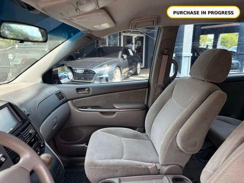 Used 2009 Toyota Sienna CE FWD image 18