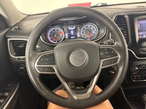 Used 2020 Jeep Cherokee Latitude FWD image 19