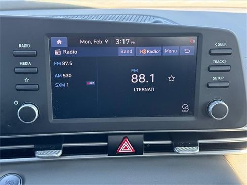 Used 2023 Hyundai Elantra SEL image 21